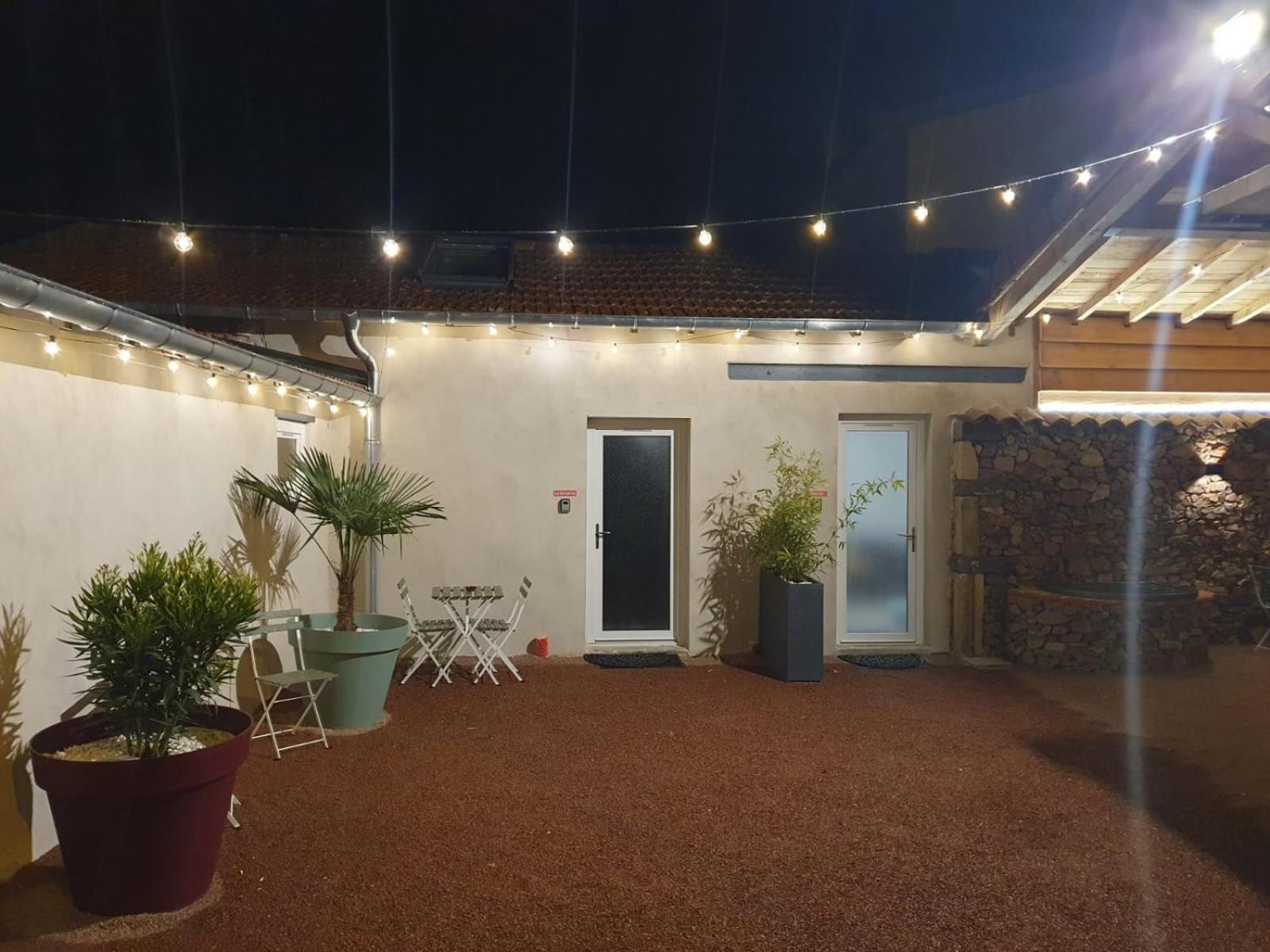 Le Boheme, Sauna & Spa Riorges Exterior photo
